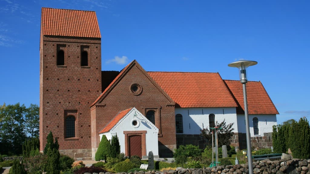 Kirche Vorbasse - Fassade und Eingang